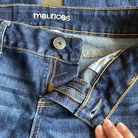 Maurices Low Rise Straight Leg Jeans Size 1/2 Short - Picture 3 of 9